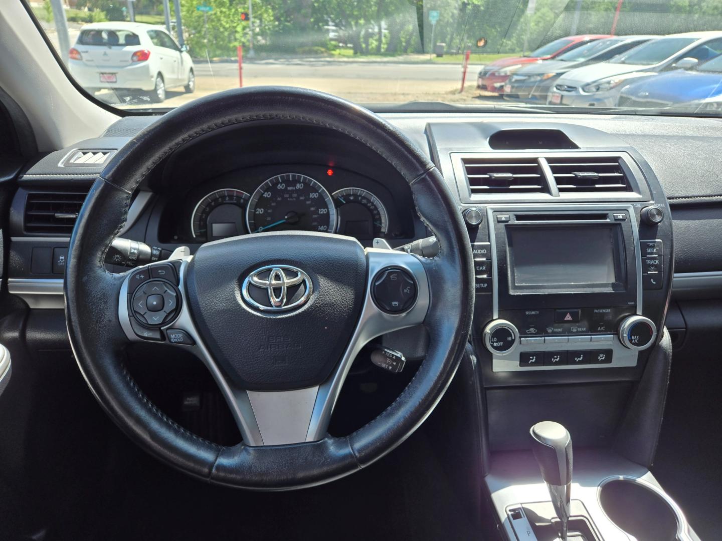 2014 GRAY Toyota Camry SE (4T1BF1FK7EU) with an 2.5L L4 DOHC 16V engine, 6-Speed Automatic transmission, located at 503 West Court, Seguin, TX, 78155, (830) 379-3373, 29.568621, -97.969803 - Photo#5